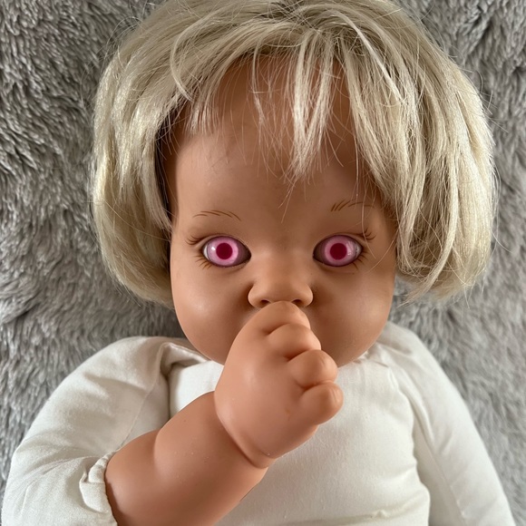 Middleton Doll Company Other - Lee Middleton doll by Reva 2000 pink eyes sucks thumb